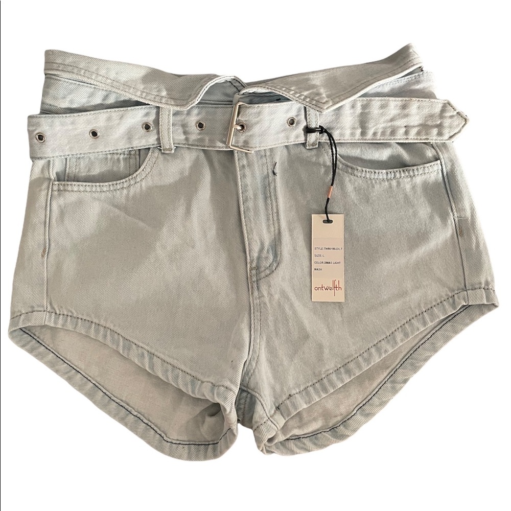NWT Twelve by Ontwelfth Paper bag Light Was Denim Shorts ….flaw see desc…